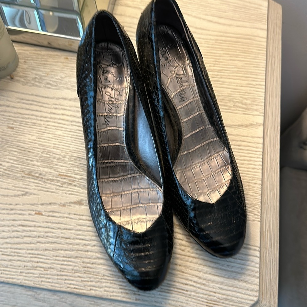 Black reptile embossed pumps EUC size 9.5 Sam Edelman